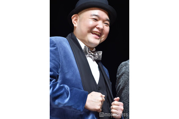 内山信二、妻の第2子妊娠を発表 家族3ショットで報告 画像