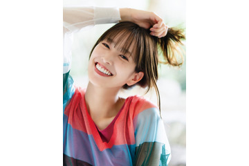 日向坂46佐々木久美、爽やかな笑顔にキュン「週マガ」初表紙 画像