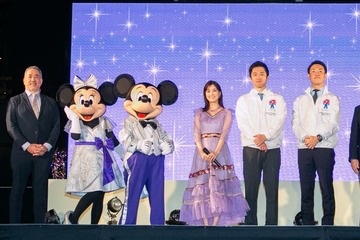 生田絵梨花、御堂筋で生歌唱 ミッキーマウス＆ミニーマウスも登場＜ウィッシュ＞ 画像
