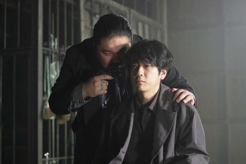 ＜ONE DAY～聖夜のから騒ぎ～第6話＞誠司、“裏切り者”の疑いで襲われる 画像