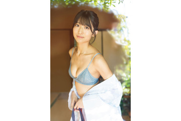 「ミスFLASH2023」の現役会社員・井上晴菜、旅館で上品なランジェリー姿 憧れの女優も明かす 画像