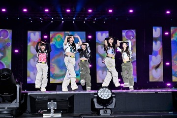 NewJeans、客席降臨で会場ざわめく 2023年彩る人気曲てんこ盛り＜MUSIC BANK GLOBAL FESTIVAL 2023＞ 画像