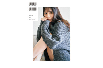 小坂菜緒、ニットから美脚大胆魅せ 金村美玖・正源司陽子ら“まるごと1冊日向坂46特集”裏表紙解禁＜TRIANGLE magazine 02＞ 画像