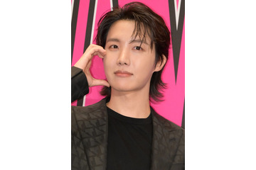 入隊中BTS・J-HOPE、坊主になった瞬間を公開 JIMINがバリカンを入れていた 画像