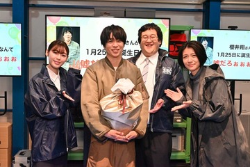 櫻井翔「新空港占拠」現場で誕生日サプライズ「毎日幸せを感じながら撮影をしています」 画像