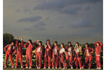 乃木坂46・5期生、初期メンバーのオマージュカット解禁 個性豊かなポージング披露＜あの頃、乃木坂にいた＞ 画像