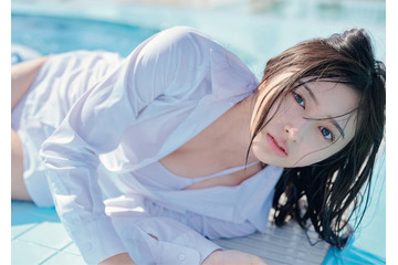 乃木坂46井上和、胸元チラリ プールサイドカット解禁＜あの頃、乃木坂にいた＞ 画像