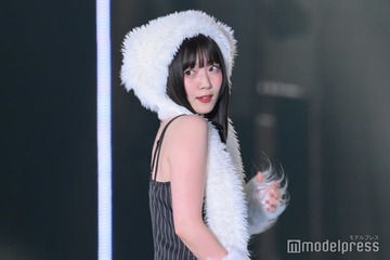 鈴木愛理、ほっそり二の腕際立つ “愛嬌たっぷり”ランウェイ【TGC 2024 S/S】 画像