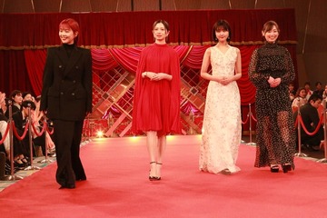 原菜乃華、美背中＆ほっそり二の腕際立つ 福原遥ら個性溢れるドレス姿でレッドカーペット登場＜第47回日本アカデミー賞＞ 画像