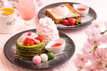 エッグスンシングス、春限定「桜抹茶パンケーキ」「桜フレンチトースト」桜色メニューで花見気分 画像