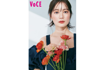 生田絵梨花、美デコルテ輝くドレス姿 華やかな“春のお花メイク”披露 画像