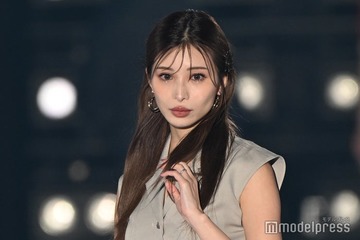 レジェンドキャバ嬢みゆう、ミニ丈ワンピで美脚大胆披露【関西コレクション 2024 S／S】 画像