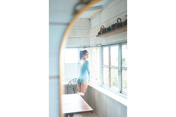 SKE48菅原茉椰、美ヒップ＆美背中際立つ爽やかカット 1st写真集タイトル決定＆裏表紙3種・特典ポストカード8種が解禁＜シャッターチャンス＞ 画像