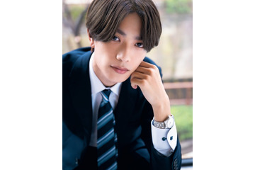 なにわ男子・高橋恭平、スーツ姿で会社の後輩熱演「先輩にはかわいがられにいくのが得意」 画像