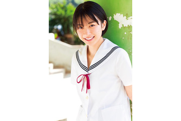 藤崎ゆみあ、透明感際立つ 爽やかな制服姿披露 画像