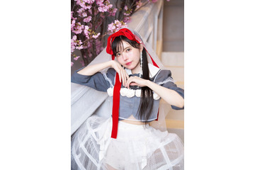 益若つばさ“透け”スカートで大胆美脚披露<PECHE_party> 画像