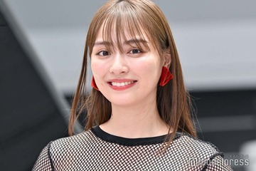 内田理央、美デコルテ際立つキャミ姿が「美しい」「憧れのスタイル」と話題 画像