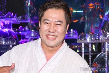 とにかく明るい安村「ミヤネ屋」での“映り込み”話題「さすが」「気づかなかった」ドジャーススタジアムでの様子に注目集まる 画像