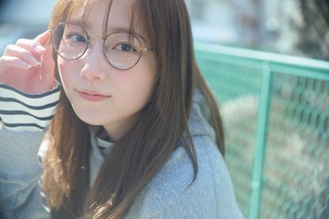 “彼女にしたい声優No.1”青山なぎさ、ミニスカから美脚ちらり ボディライン際立つワンピ姿も公開 画像