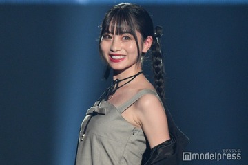 TikTokでバズるなっちー、ジャケットから美肩チラリ 赤リップ姿がキュート【TGC松山2024】 画像