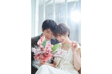 “結婚6周年”南明奈＆濱口優、ドレスアップ姿で「ゼクシィ」登場 夫婦円満の秘訣明かす 画像
