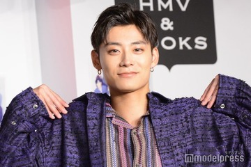 超特急アロハ、黒髪短髪姿にファン歓喜「ビジュ強い」「かっこよすぎる」対面イベント中にイメチェン姿公開 画像