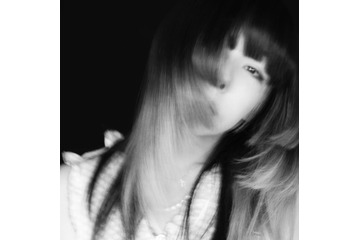 aiko、コンビニ出没オフショット公開「いるだけで絵になる」「びっくり」と反響 画像