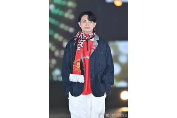 綱啓永「ギリハッピー」に合わせノリノリ マフラー巻き冬を先取り【GirlsAward 2024AW】 画像