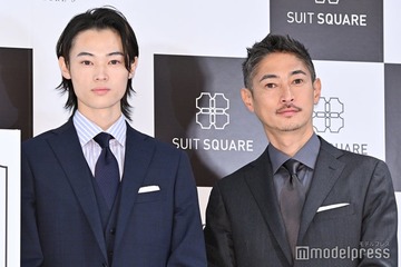 窪塚洋介一家「呪術廻戦」コスプレ披露 五条悟に冥冥…「もはや実写版」「クオリティ高すぎ」と絶賛の声 画像