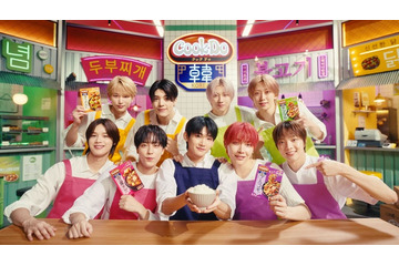 &TEAM、カメラに急接近 韓国料理味わう新CM公開 画像