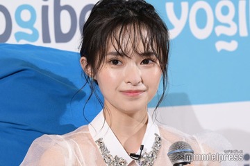 “AI疑惑”で話題・藤咲凪、衣装姿で美谷間のぞく「破壊力すごい」「ビジュ良すぎる」と反響 画像