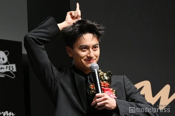 Aぇ! group小島健、2025年の流行は「うまキング」宣言「関西の方でめちゃくちゃ来ている」“保湿キング”も誕生【anan AWARD 2024】 画像