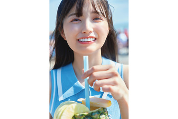 乃木坂46五百城茉央、ミニ丈ワンピから美脚スラリ 1st写真集先行カット第2弾解禁 画像