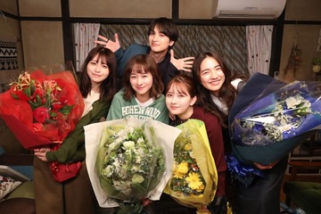 「若草物語」堀田真由ら四姉妹、揃ってクランクアップ 一ノ瀬颯も駆けつける 画像