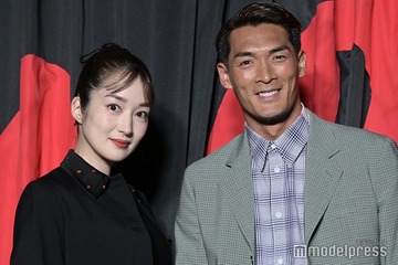 高梨臨、夫・槙野智章の引退試合参加に向けた練習動画公開「素敵なご夫婦」「脚が長くて絵になる」の声 画像