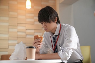 朝ドラ「おむすび」翔也（佐野勇斗）が驚きのイメチェン「そうきたか」「意外と似合う」の声 画像