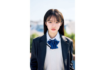 中島瑠菜、初本格グラビア披露 ニットワンピで抜群スタイル際立つ 画像