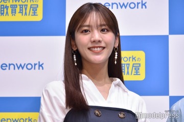 貴島明日香、挙式報告 ウェディングドレス姿に「可愛すぎる」「デコルテ綺麗」と反響 画像