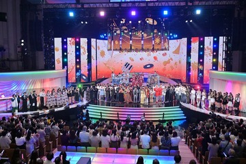 【紅白本番】「第75回NHK紅白歌合戦」開幕 ミセス・西野カナ・TWICE・乃木坂46らステージに豪華集結 画像