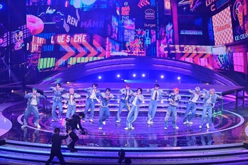 【紅白本番】JO1、紅白史上初のパフォーマンス挑戦に反響続々 顔見合わせ息揃ったダンス見せる 画像