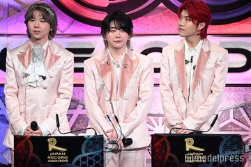 Mrs. GREEN APPLE「レコ大」華やかビジュが話題沸騰「どこのアクセサリー？」「キラキラがすごい」 画像