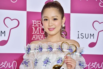 西野カナ、スラリ美脚輝く衣装姿3選「全部似合う」「スタイル抜群」の声 画像
