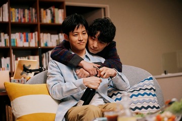 「スロウトレイン」星野源、松坂桃李をバックハグ 予想外展開に「まさかの」「贅沢すぎる」と驚きの声 画像