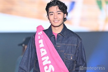 鈴々木響、地元・静岡でランウェイ ピンク差し色コーデ着こなす【TGCしずおか2025】 画像
