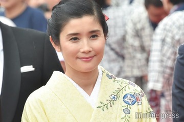 石田ひかり、成人迎えた次女＆「ハタチのわたし」振袖姿の2ショットが話題「変わらぬ美しさ」「そっくり」 画像