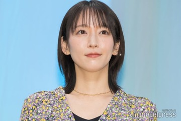 吉岡里帆、美デコルテちらりのドレス姿 パスポート紛失で起きた悲劇明かす「思い出まるっと失うよ」【ファーストキス　1ST KISS】 画像