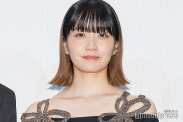 深川麻衣、美デコルテ際立つ衣装で登場「本当に怖い」と伝えた共演者とは【嗤う蟲】 画像