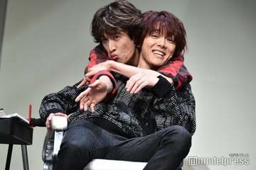 Snow Man向井康二＆室龍太、木村拓哉オマージュ・歌唱パフォーマンス…アドリブ炸裂で“るたこじ”全開【「ムロムカイ」ゲネプロレポ】 画像