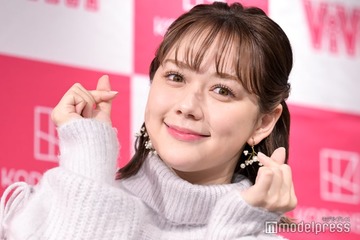 村重杏奈、黒タイツで美脚透ける ミニ丈のSEXYコーデに反響「シルエットが美しい」「ドキッとした」 画像