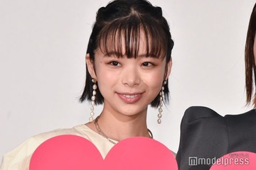 趣里、美脚際立つミニスカート姿披露「スタイル抜群」「可愛すぎ」の声 画像